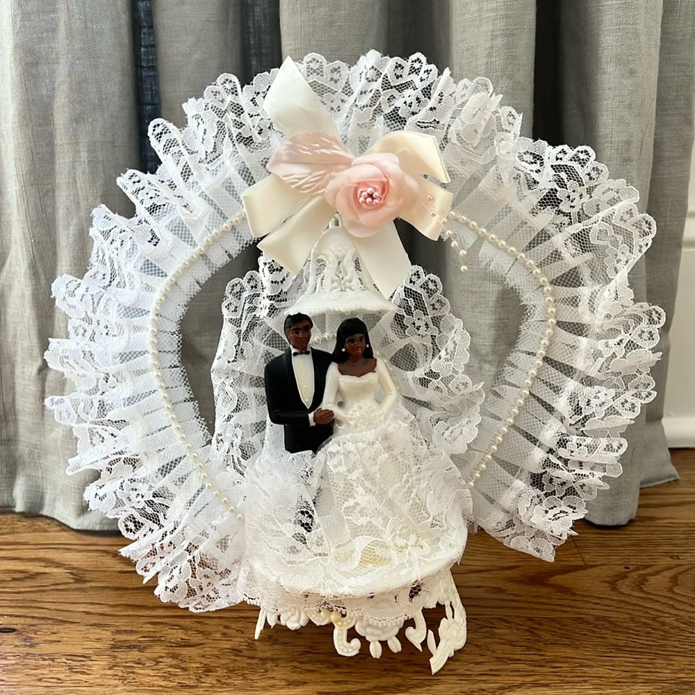 Vintage Wedding Topper 👰🏽🤵🏾🤍